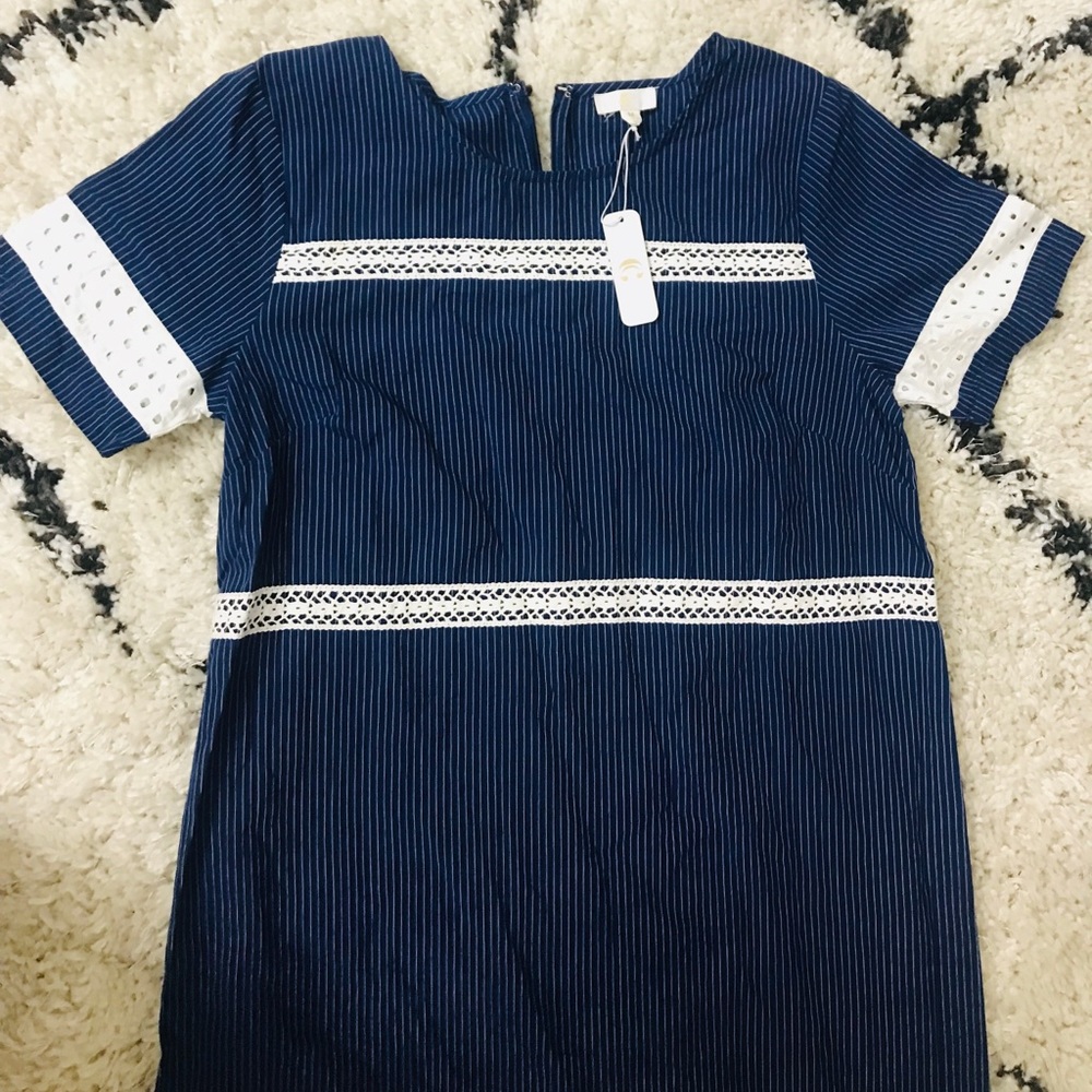 Dress - Picture 2 of 8